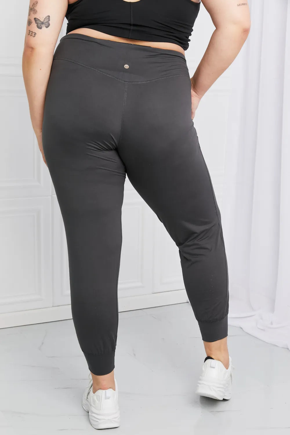 Leggings Depot Full Size Pocketed High Waist Pants for Comfortable Fit