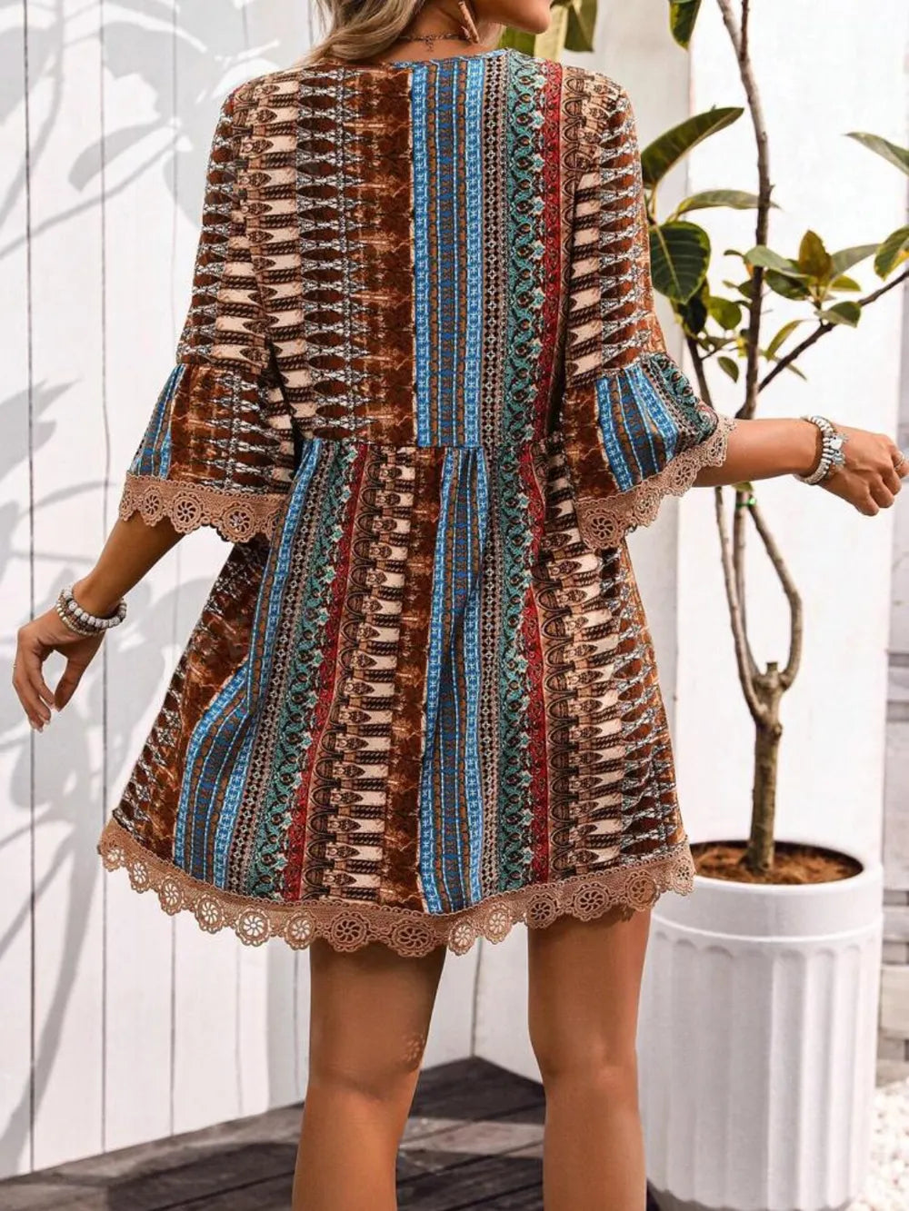 Lace Trim Printed V-Neck Dress – Elegant 3/4 Sleeve Design