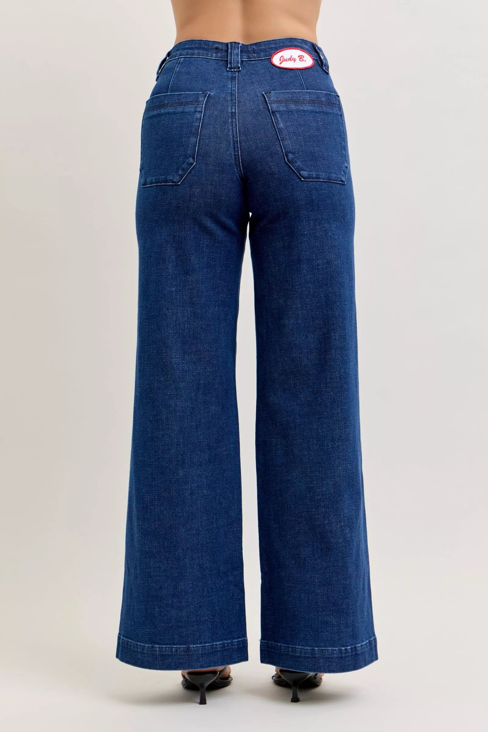 Judy Blue High-Waisted Retro Wide Jeans w/ Patch Pockets
​