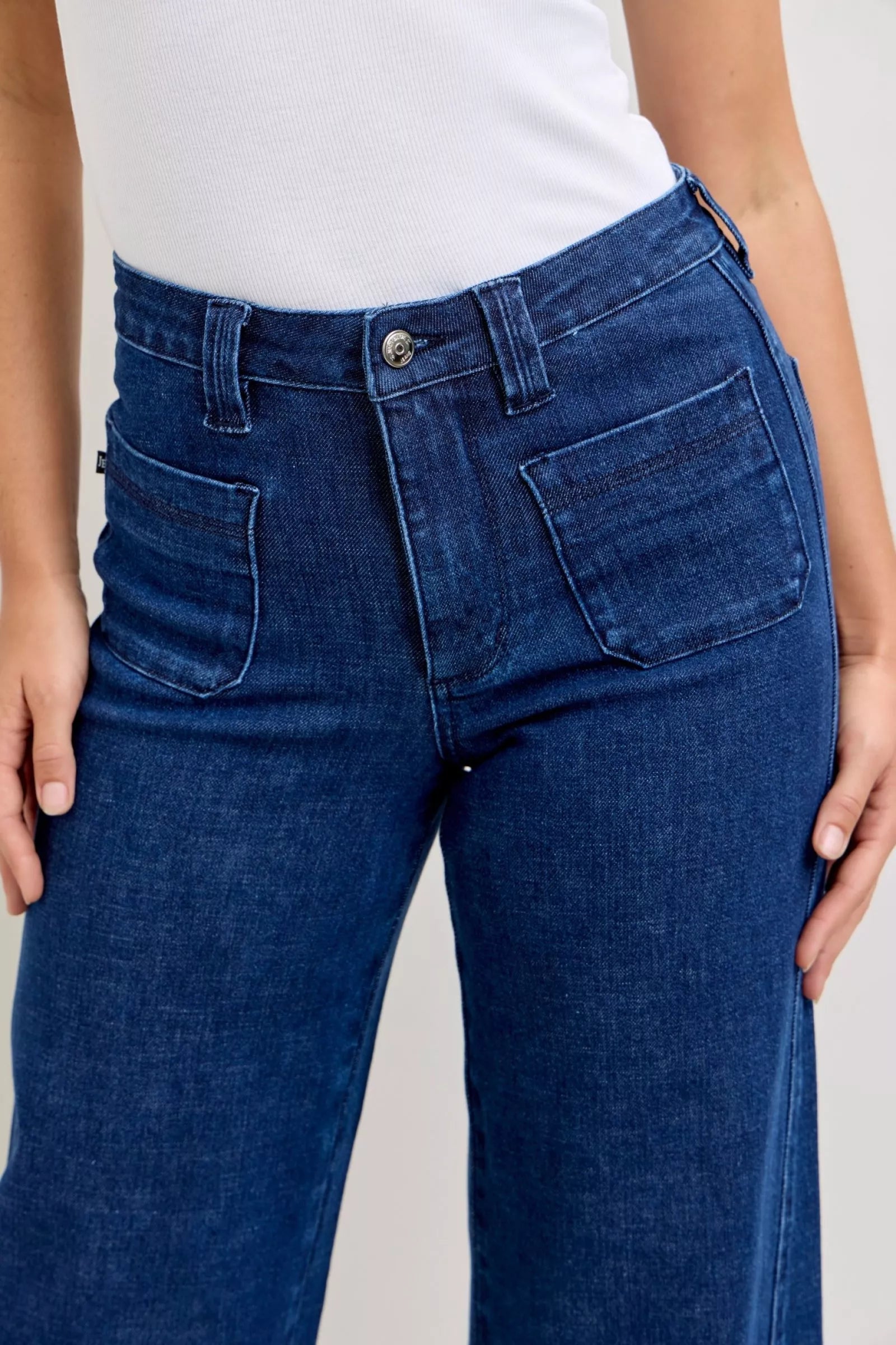 Judy Blue High-Waisted Retro Wide Jeans w/ Patch Pockets
​