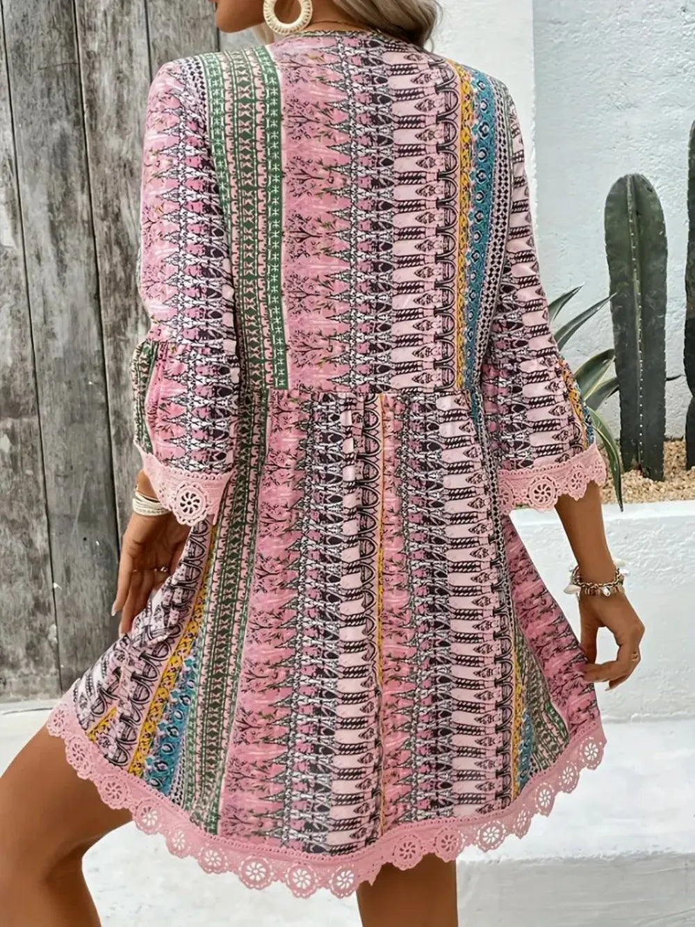 Lace Trim Printed V-Neck Dress – Elegant 3/4 Sleeve Design