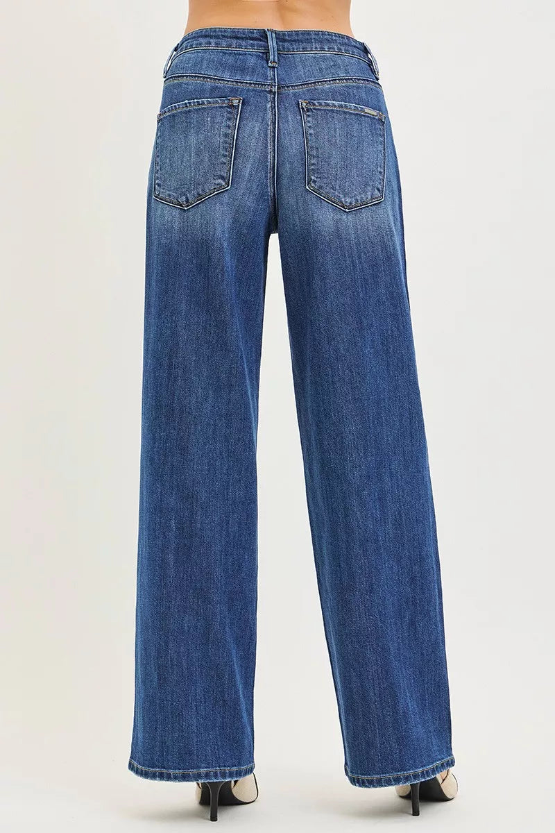 Back view of RISEN slouchy baggy jeans with relaxed fit and functional pockets, trendy women’s casual denim style