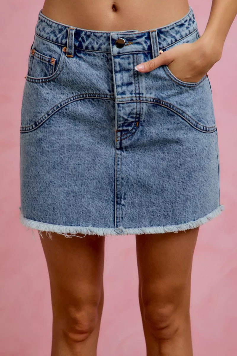 SO ME washed denim floral mini skirt front view featuring contrast pockets and raw hem, trendy women’s casual summer fashion
