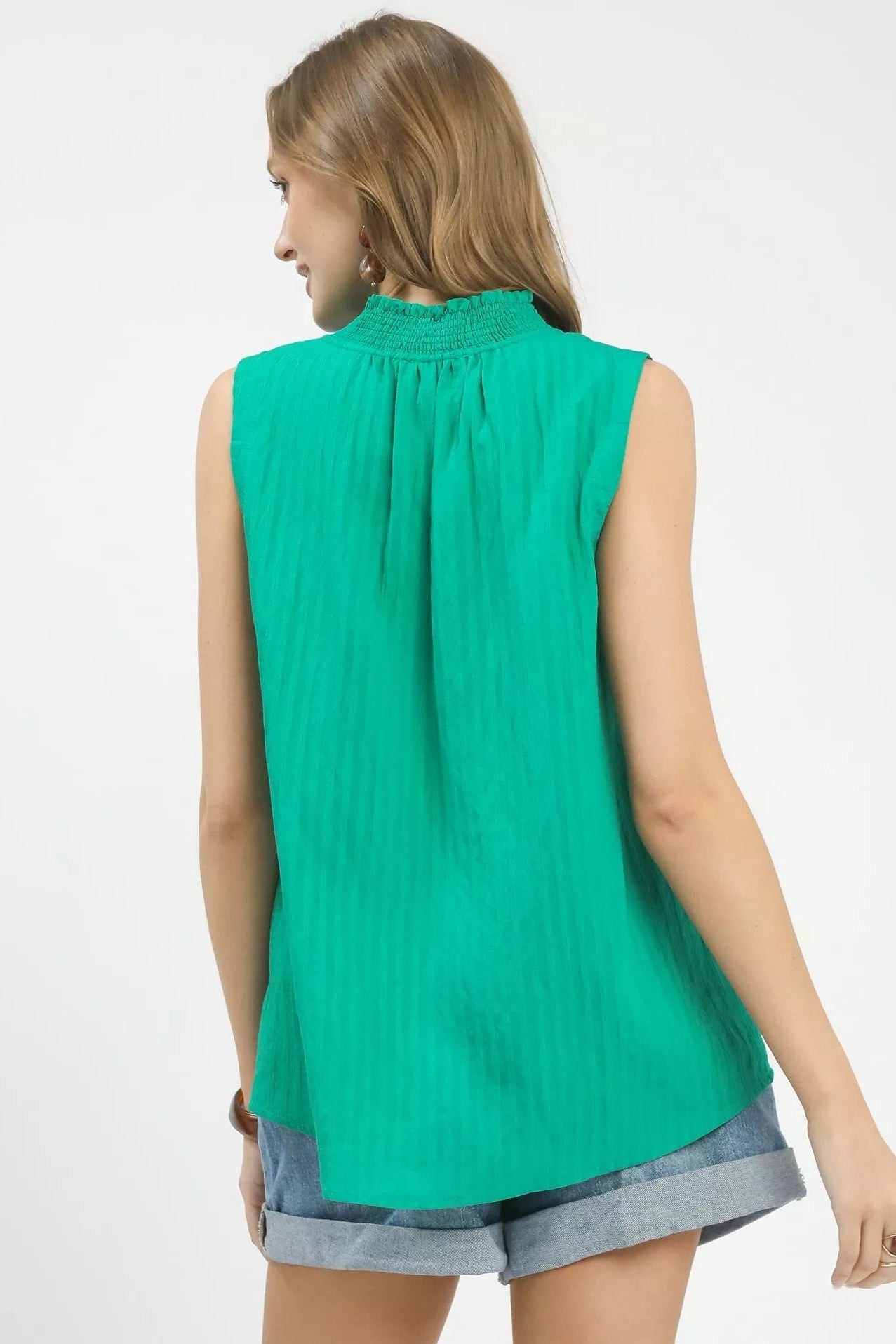 Umgee sleeveless textured notch neck top back view, model facing away, lightweight textured blouse, notch neckline from back, sleeveless chic fit